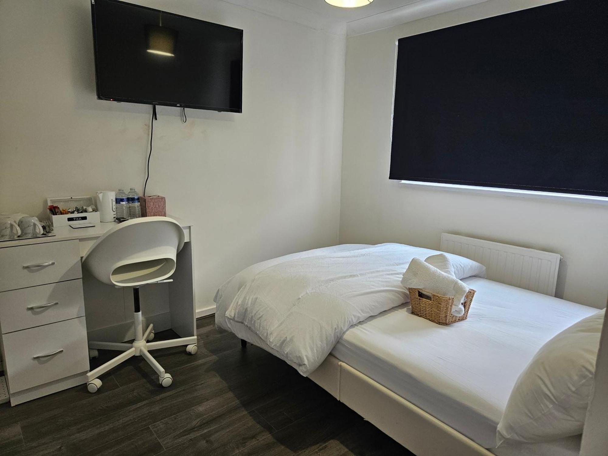 Jays-Rooms Pitsea Екстериор снимка