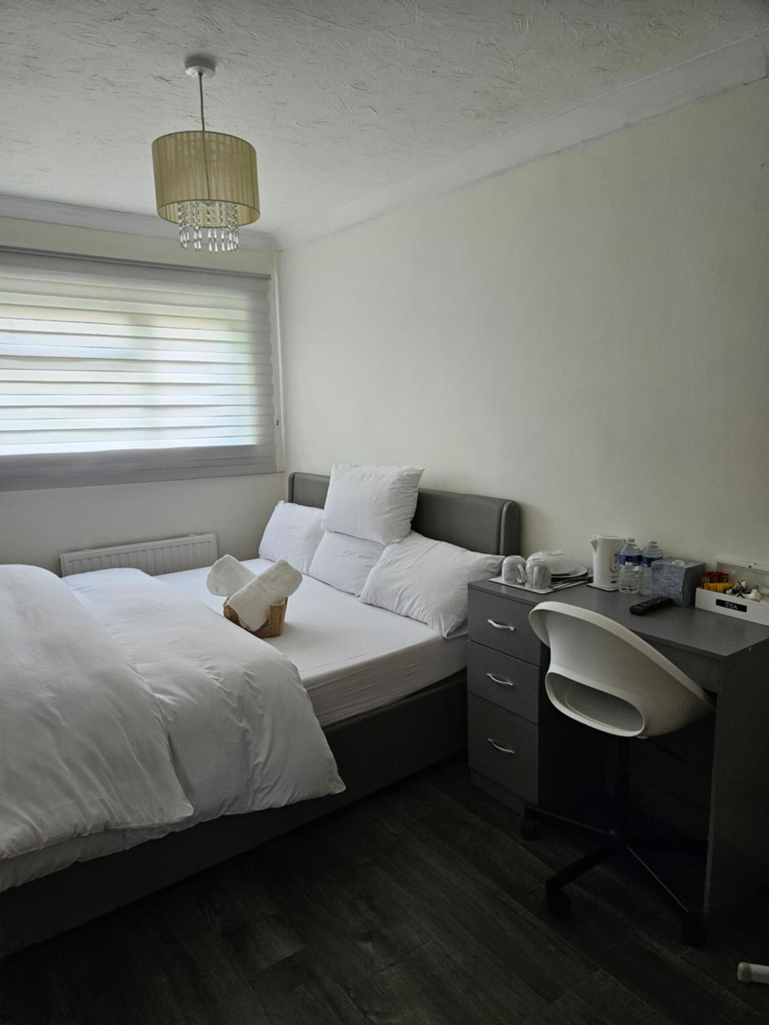 Jays-Rooms Pitsea Екстериор снимка