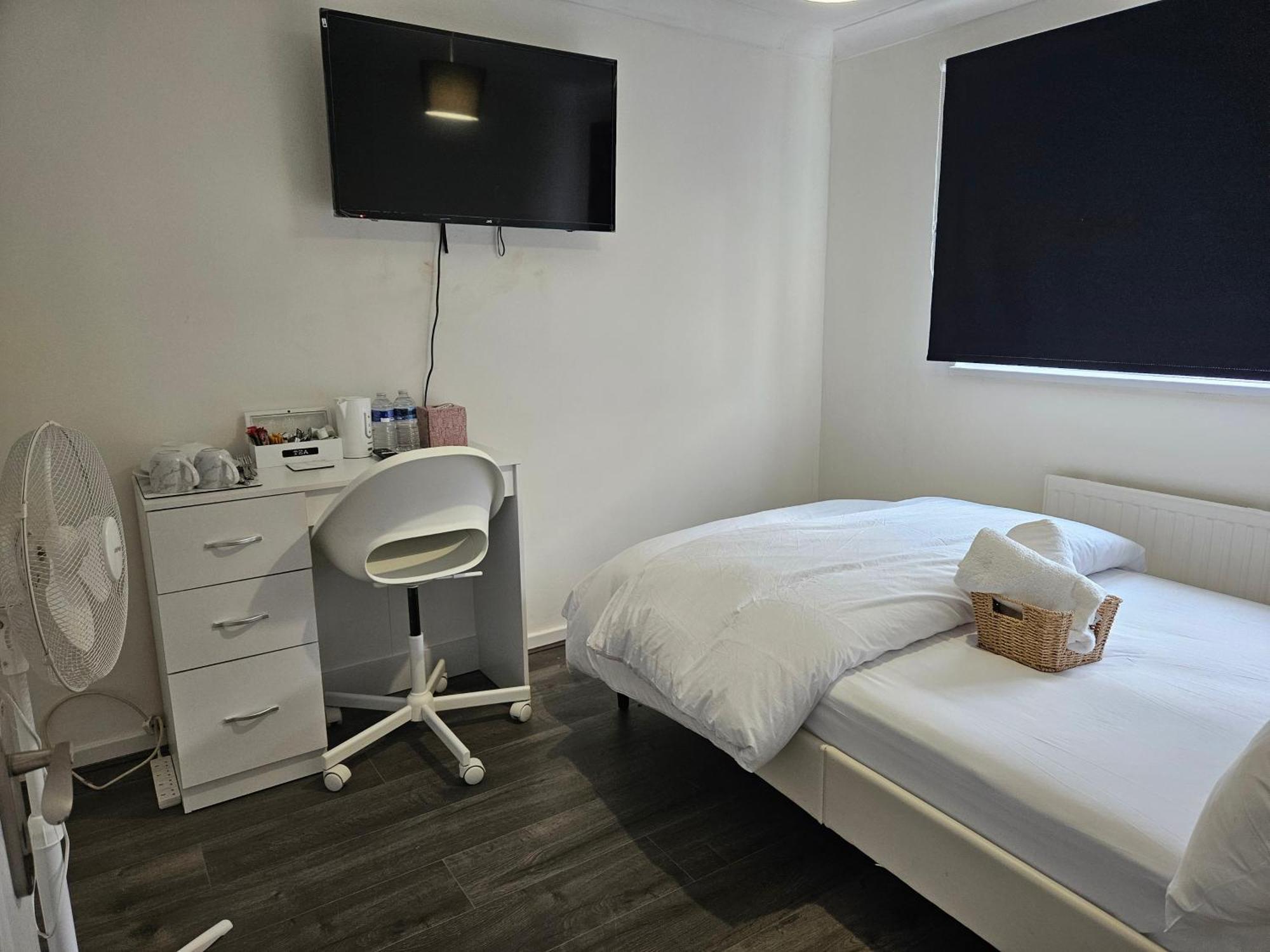 Jays-Rooms Pitsea Екстериор снимка