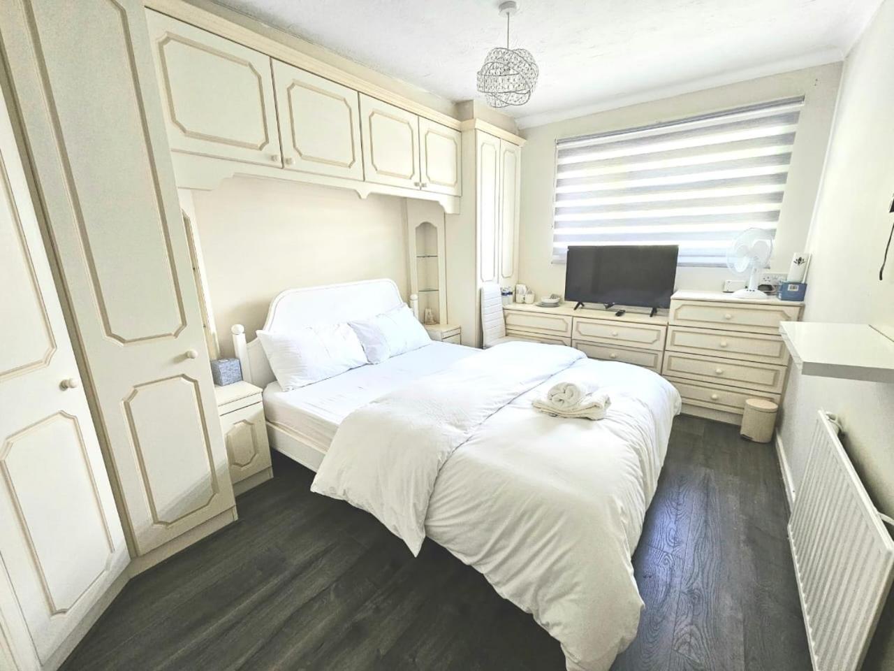 Jays-Rooms Pitsea Екстериор снимка