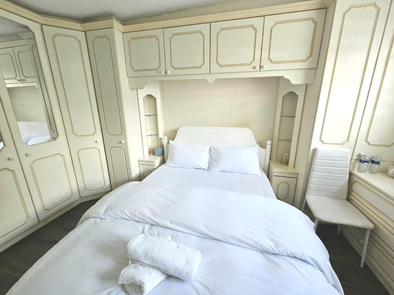 Jays-Rooms Pitsea Екстериор снимка